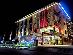 Grand Parama Hotel