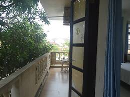 Yellow House Homestay