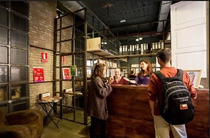 Black Swan Hostel Sevilla