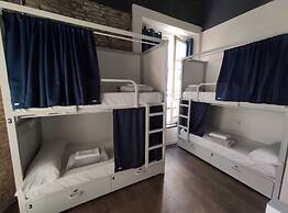 Black Swan Hostel Sevilla