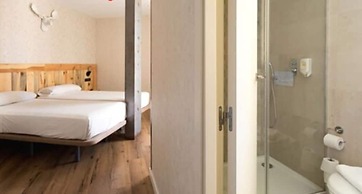 Black Swan Hostel Sevilla