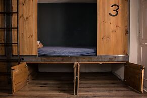 Black Swan Hostel Sevilla