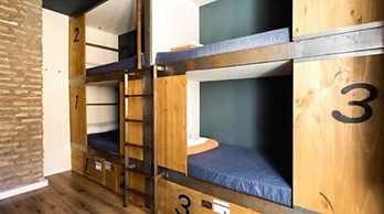 Black Swan Hostel Sevilla