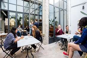 Black Swan Hostel Sevilla