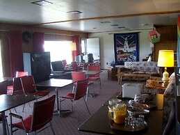 Singing Sands Inn Motel