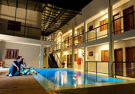 CLH Suites Bonito Centro