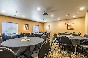 Cobblestone Hotel & Suites - McCook