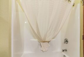 Cobblestone Hotel & Suites - McCook