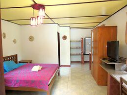 Alonaland Resort Apartelle