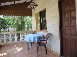 Alonaland Resort Apartelle