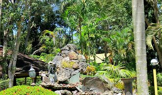 Alonaland Resort Apartelle