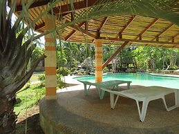 Alonaland Resort Apartelle