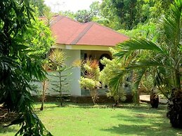 Alonaland Resort Apartelle