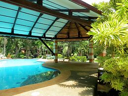 Alonaland Resort Apartelle