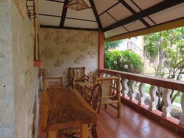 Alonaland Resort Apartelle