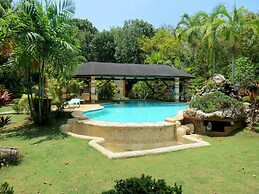 Alonaland Resort Apartelle