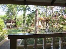 Alonaland Resort Apartelle