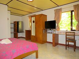 Alonaland Resort Apartelle