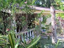 Alonaland Resort Apartelle