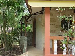 Alonaland Resort Apartelle