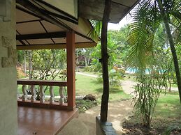 Alonaland Resort Apartelle