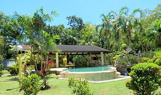 Alonaland Resort Apartelle