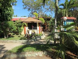 Alonaland Resort Apartelle