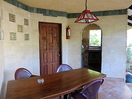 Alonaland Resort Apartelle