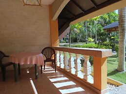 Alonaland Resort Apartelle