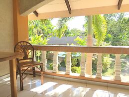 Alonaland Resort Apartelle