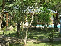 Alonaland Resort Apartelle