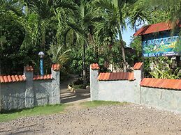 Alonaland Resort Apartelle