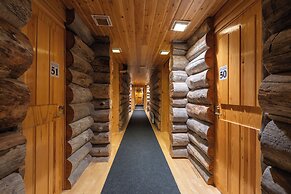 Kuukkeli Log Houses Teerenpesä