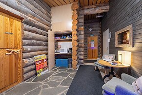 Kuukkeli Log Houses Teerenpesä