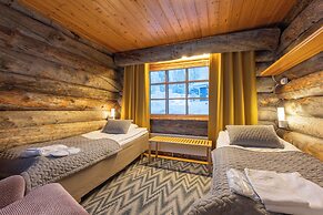 Kuukkeli Log Houses Teerenpesä