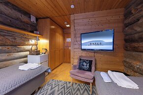 Kuukkeli Log Houses Teerenpesä