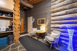 Kuukkeli Log Houses Teerenpesä