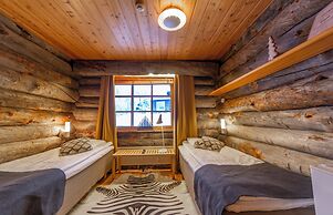 Kuukkeli Log Houses Teerenpesä