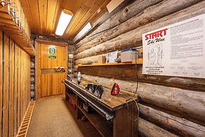 Kuukkeli Log Houses Teerenpesä