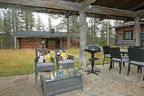 Kuukkeli Log Houses Porakka Inn