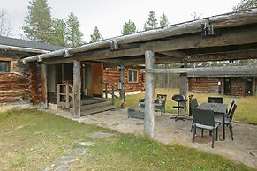 Kuukkeli Log Houses Porakka Inn