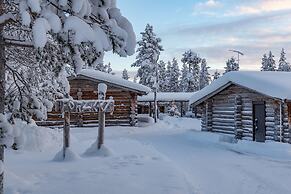Kuukkeli Log Houses Porakka Inn