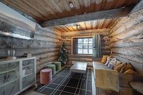 Kuukkeli Log Houses Porakka Inn