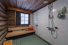 Kuukkeli Log Houses Porakka Inn