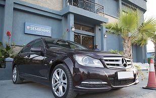 Hotel Semiramis City center