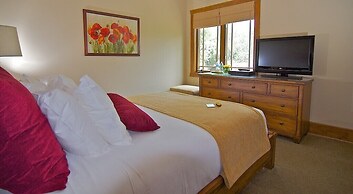 The Esmeralda Inn at Lake Lure