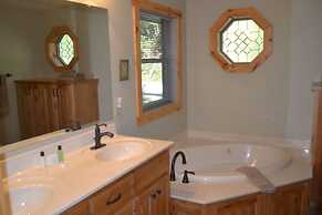 The Esmeralda Inn at Lake Lure