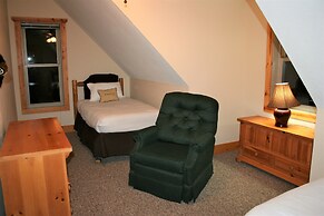 The Esmeralda Inn at Lake Lure