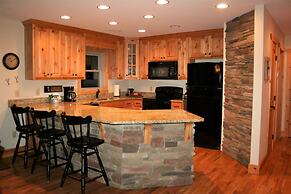 The Esmeralda Inn at Lake Lure