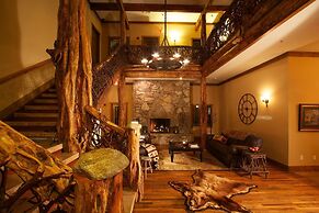 The Esmeralda Inn at Lake Lure